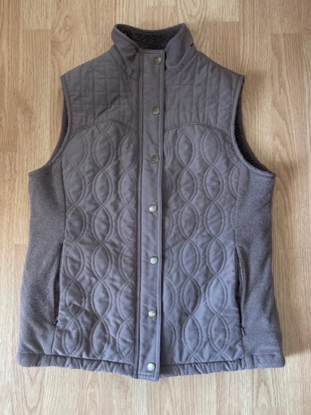 Columbia Women’s Tan Sherpa Lined Embroidered Detailing Zip / Snap Up Vest - Picture 10 of 10